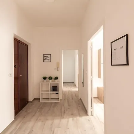 San Pietro Luminoso E Moderno Apartman